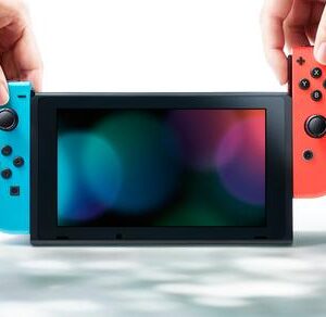 Nintendo Nintendo Switch portable game console, 15.8 cm (6.2 inches), 32 GB, touchscreen, Wi-Fi, available in Blue, Grey, and Red (10010738)